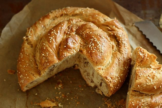 طرز تهیه نان گاتا گردویی